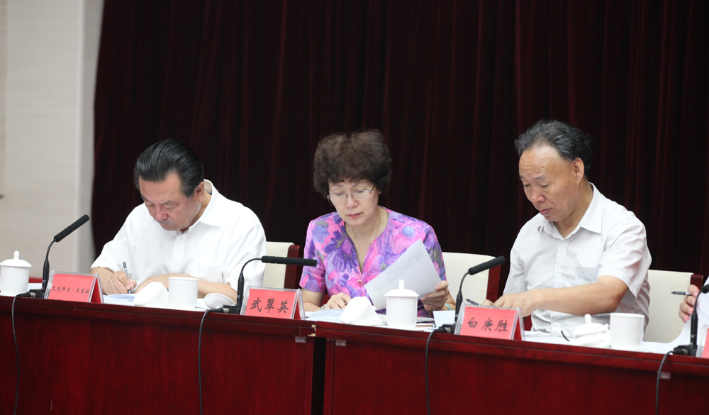 8月2日，第十一屆全國少數(shù)民族文學(xué)創(chuàng)作“駿馬獎(jiǎng)”終評(píng)會(huì)評(píng)委畫票
