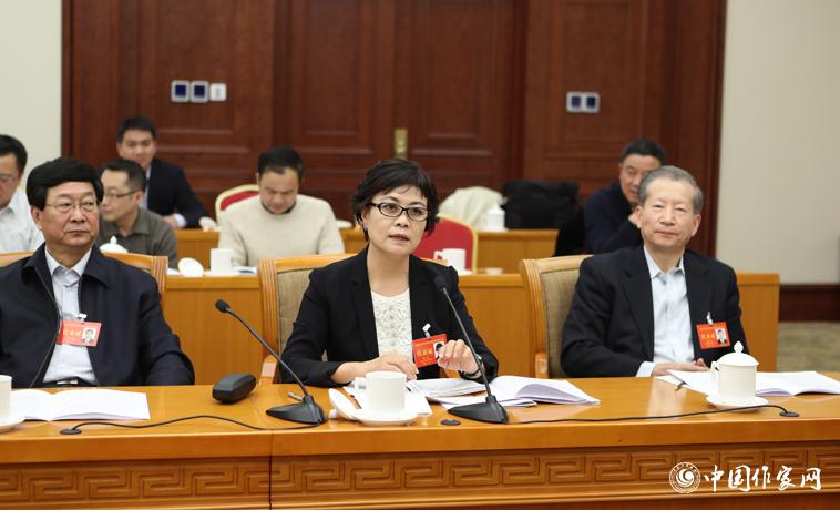 11月30日下午，鐵凝在中國作協(xié)代表團分組討論中發(fā)言。