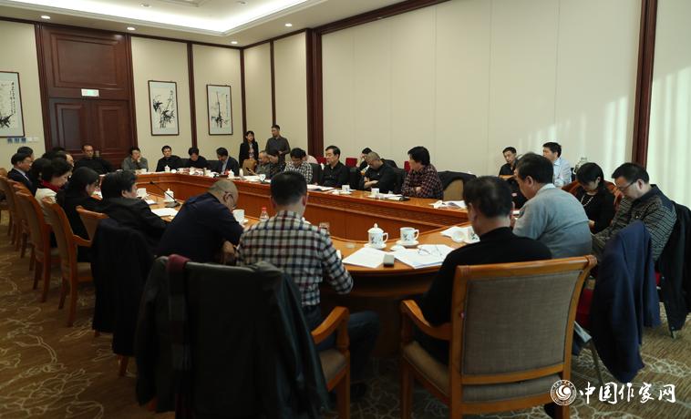 11月30日下午，江蘇代表團分組學習討論。