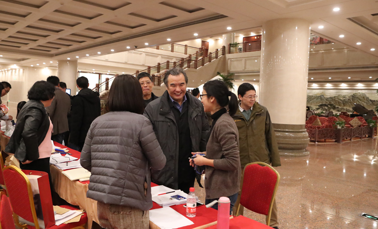 11月27日，中國作協(xié)第九次全國代表大會與會代表李冰報到。