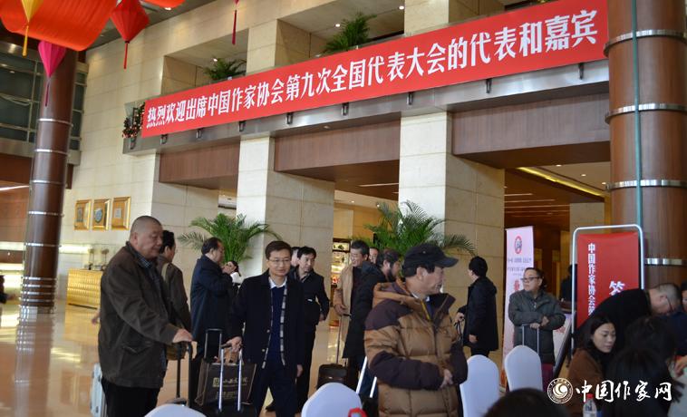 11月28日，中國作協(xié)第九次全國代表大會參會代表團報到。