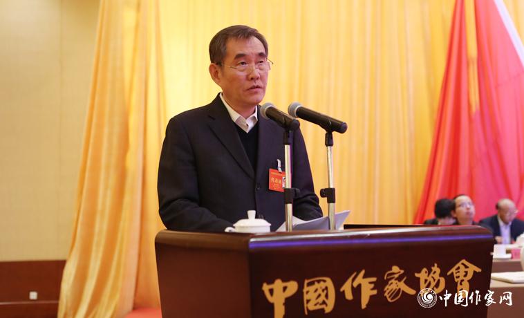12月1日，錢小芊作《中國作家協(xié)會第八屆全國委員會工作報告》。