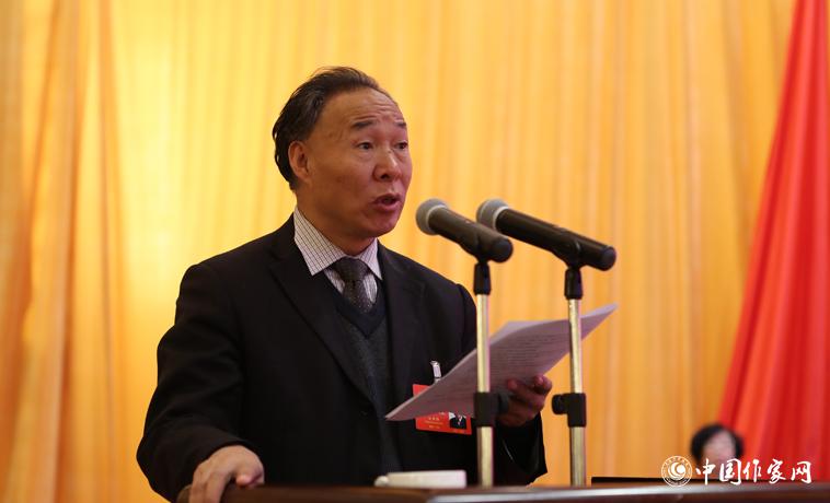 12月1日，中國作協(xié)九代會第二次全體會召開，白庚勝作《關于修改<中國作家協(xié)會章程>的說明》。