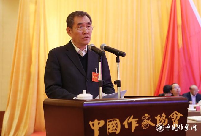 中國作協(xié)第九次全國代表大會舉行第二次全體會議，錢小芊作工作報告