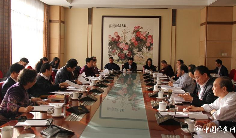 12月1日下午，山東、兵團代表團分組討論。