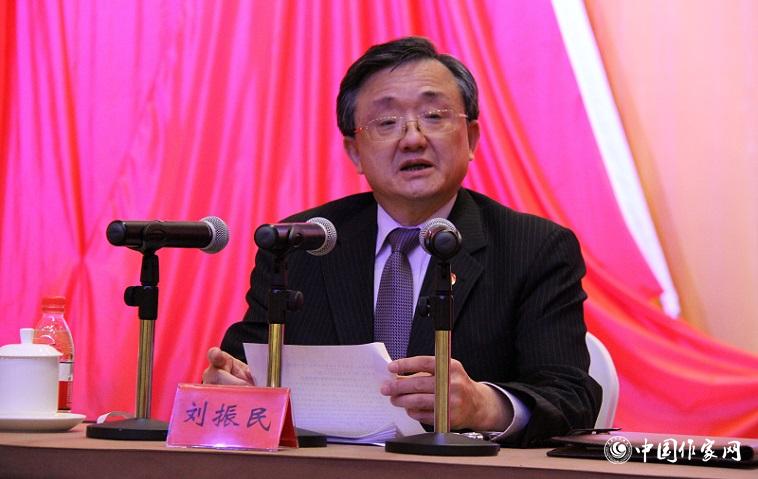 12月2日下午，外交部副部長劉振民為代表們作國際形勢與外交工作報告。