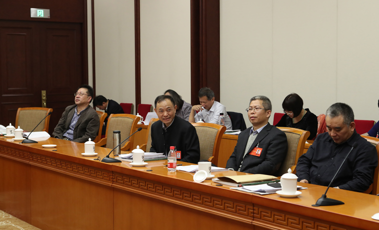 12月1日，福建、湖南團分組學習討論。