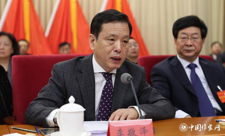 12月3日，中國作協(xié)副主席李敬澤主持閉幕式。