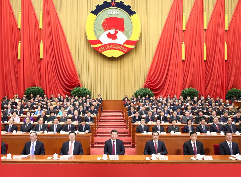 習(xí)近平、李克強(qiáng)、張德江、劉云山、王岐山、張高麗在主席臺(tái)就座