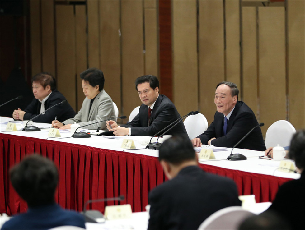 王岐山看望共青團(tuán)、總工會(huì)、婦聯(lián)、青聯(lián)界委員并參加討論