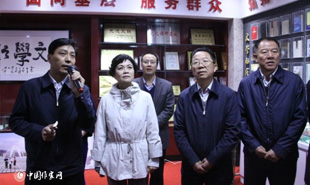參觀(guān)“文學(xué)之鄉(xiāng)”展室