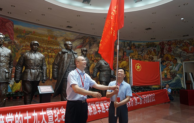 深入歷史現(xiàn)場(chǎng)，挖掘英雄事跡