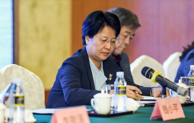 海南省委常委、宣傳部部長肖鶯子出席論壇開幕式并致辭