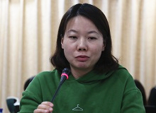 岳雯：“為己”的寫(xiě)作與限度意識(shí)“剜爛蘋(píng)果?銳批評(píng)文叢”建立在“破”的基礎(chǔ)上，“把爛的剜掉，把好的留下來(lái)吃”。[詳細(xì)]