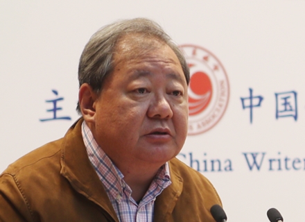 吉狄馬加：文學(xué)是讓我們靈魂相通的紐帶今天是一個(gè)復(fù)雜的世界，人類面臨著共同的困境、機(jī)遇和挑戰(zhàn)，命運(yùn)前所未有地聯(lián)結(jié)在一起。[詳細(xì)]