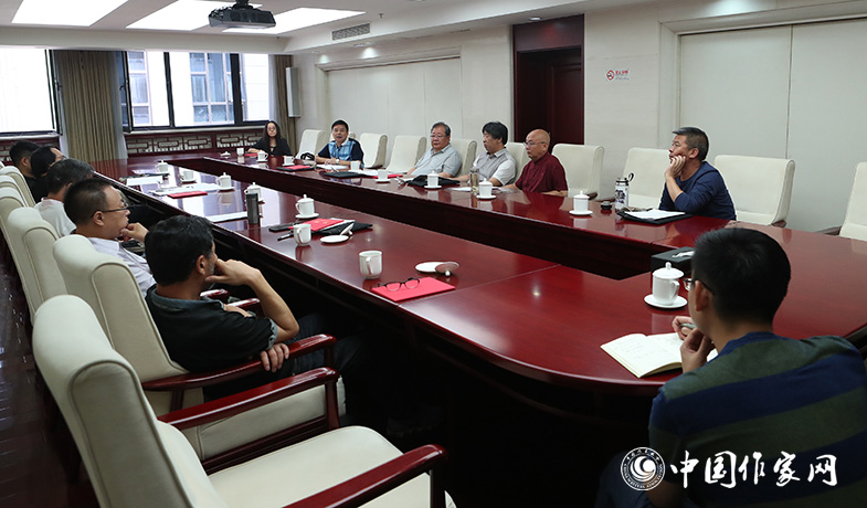 7月28日，全體會后詩歌獎評獎委員會召開會議
