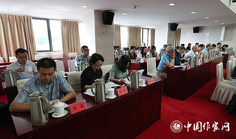 7月28日，第七屆魯迅文學獎各評委會全體會現(xiàn)場
