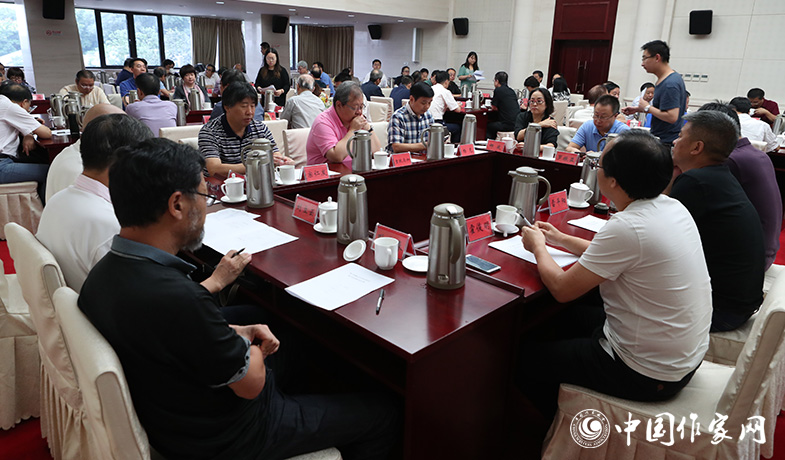 8月11日，第七屆魯迅文學獎終評會投票現(xiàn)場