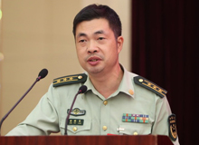 鄭潤良：書寫無愧于時(shí)代的強(qiáng)軍故事　　軍旅青年作家方陣整體上呈現(xiàn)出強(qiáng)勁不息的創(chuàng)作風(fēng)貌，特別是新生代軍旅作家群體的崛起。[詳細(xì)]
