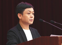 楊慶祥：這是一個(gè)人民的世紀(jì)　　時(shí)代從來不主動(dòng)呈現(xiàn)其面容和形式。光榮屬于那些執(zhí)著探索和艱苦書寫的靈魂。[詳細(xì)]