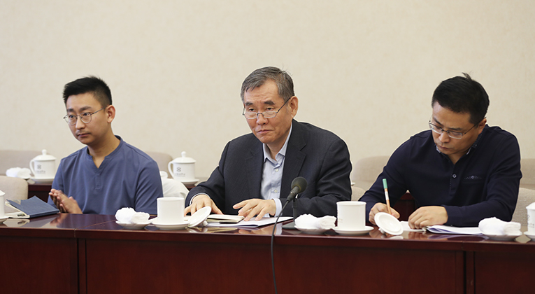 中國作協(xié)黨組書記、副主席錢小芊參加分組討論