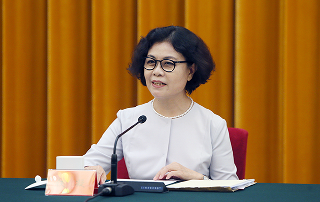 中國(guó)文聯(lián)主席、中國(guó)作協(xié)主席鐵凝主持座談會(huì)
