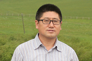 詩(shī)歌獎(jiǎng)：《春夜，誰(shuí)在呼喚》（蒙古文）作者：滿全（蒙古族）         獲獎(jiǎng)感言　　詩(shī)歌與學(xué)術(shù)如同火海與冰山。詩(shī)歌代表著我的激情、才氣和浪漫，學(xué)術(shù)代表著我的理性、睿智和嚴(yán)謹(jǐn)。每時(shí)每刻穿梭在草原與城市、傳統(tǒng)與現(xiàn)代、母語(yǔ)與非母語(yǔ)、詩(shī)歌與學(xué)術(shù)之間，傾聽(tīng)著來(lái)自不同領(lǐng)域的聲音，體驗(yàn)著世界的豐滿和復(fù)雜……