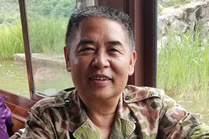 報(bào)告文學(xué)獎(jiǎng)：《宋文驄——從游擊隊(duì)員到殲10之父》作者：段平（回族）         獲獎(jiǎng)感言　　有時(shí)候，正如古羅馬人韋格修斯所說(shuō)，如果你想要和平，那就準(zhǔn)備戰(zhàn)爭(zhēng)。這是逼不得已的事情。而為了不戰(zhàn)而屈人之兵，除了軍隊(duì)的準(zhǔn)備，就是我們大國(guó)重器的鑄造者，我們的科學(xué)家了。作為一個(gè)長(zhǎng)期從事軍事題材創(chuàng)作的文學(xué)人，一個(gè)老兵，為他們而歌，我責(zé)無(wú)旁貸……