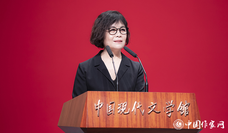 9月25日晚，中國(guó)作家協(xié)會(huì)主席鐵凝在第十二屆少數(shù)民族文學(xué)創(chuàng)作駿馬獎(jiǎng)?lì)C獎(jiǎng)典禮上致辭