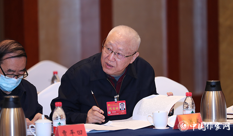 12月12日，中國(guó)作家協(xié)會(huì)第九屆主席團(tuán)第九次會(huì)議在京舉行。