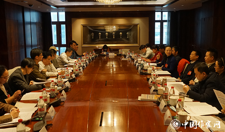 重慶、海南代表團(tuán)討論張宏森所作工作報(bào)告