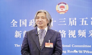 全國政協(xié)常委、中國美協(xié)副主席、中國美術(shù)館館長吳為山
