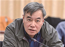 潘凱雄：“文藝批評是一個(gè)復(fù)雜的問題”《講話》明確指出：“文藝界的主要的斗爭方法之一，是文藝批評?！蔽乃嚺u就要褒優(yōu)貶劣……[詳細(xì)]