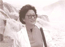 【凌　力】	吳秉杰丨《凌力：尋找歷史與現(xiàn)實(shí)有價(jià)值聯(lián)系的一面》；	劉詩宇丨《<少年天子>：皇權(quán)下的“精神病象”》。