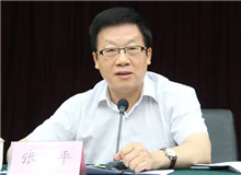 【張　平】	張麗軍丨《張平長篇小說：無比廣闊的現(xiàn)實(shí)主義道路》；	閻秋霞丨《張平：對百姓立場、中國敘事、民本美學(xué)的堅(jiān)守》。