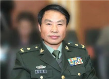 【周大新】	李丹夢丨《周大新小說的文化闡釋——由<湖光山色>說開去》；	李杰俊丨《作為“還鄉(xiāng)”的周大新小說》。