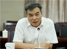 潘凱雄：別開生面的紅色敘事　　節(jié)奏上無論是快抑或是慢，其語言則是一如既往的優(yōu)雅、精準和凝練……[詳細]