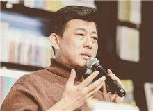 祝勇：透明的密室　　“密室逃生”是歷史懸疑小說的經(jīng)典套路，《千里江山圖》卻把它花樣翻新，玩出了新境界。[詳細]