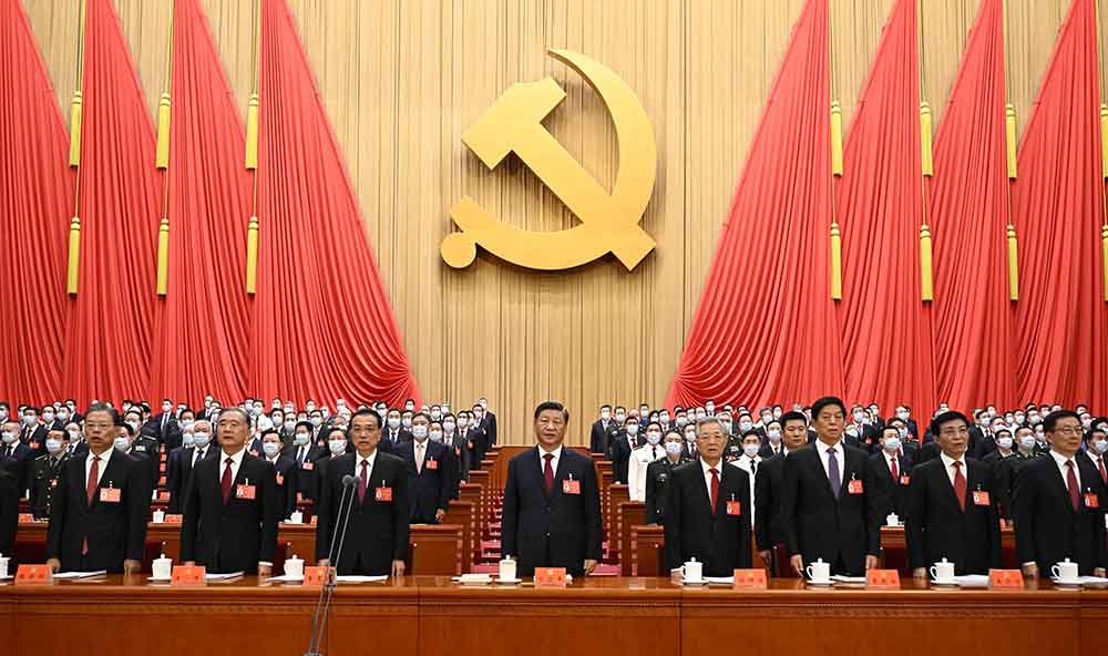 10月16日，中國(guó)共產(chǎn)黨第二十次全國(guó)代表大會(huì)在北京人民大會(huì)堂開(kāi)幕。這是習(xí)近平、李克強(qiáng)、栗戰(zhàn)書(shū)、汪洋、王滬寧、趙樂(lè)際、韓正、胡錦濤在主席臺(tái)上。