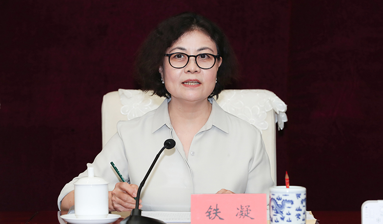 8月25日，中國(guó)作協(xié)主席鐵凝在會(huì)上講話