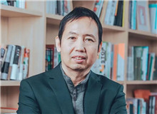 十月文藝出版社：要緊的是回到文學(xué)本身　　喬葉的《寶水》和張楚的《云落圖》，重燃了韓敬群對70后作家的創(chuàng)作信心。[詳細(xì)]