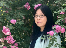 葉彌談孔燕妮：一個(gè)真正的女人是為愛(ài)而生的　　35歲這個(gè)年齡是屬于不上不下的，她既沒(méi)有那么年輕，但是又不是那么衰老。[詳細(xì)]