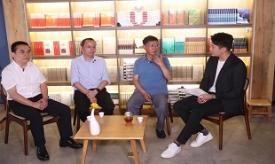 王躍文、歐陽(yáng)黔森、阿來(lái)一同“名家話巨變”