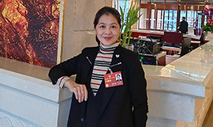 全國政協(xié)委員，中國作協(xié)副主席，黑龍江省政協(xié)副主席，省作協(xié)主席遲子建