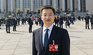 全國政協(xié)委員、山西省作協(xié)主席李駿虎　