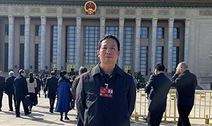 全國政協(xié)委員、北京十月文藝出版社總編輯韓敬群 