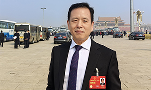全國人大代表，中國作協(xié)黨組成員、副主席、書記處書記李敬澤
