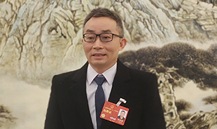 全國人大代表，廣西文聯(lián)主席、廣西作協(xié)主席田代琳