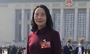 全國政協(xié)委員、天津市作協(xié)主席尹學蕓　