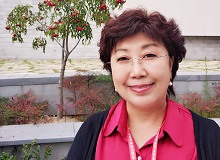 徐坤：《神圣婚姻》寫的是家族里的真人真事　　這部書的很多情節(jié)都是家族里的真人真事，聽的時(shí)候在想，應(yīng)該用什么方式把故事寫出來……[詳細(xì)]